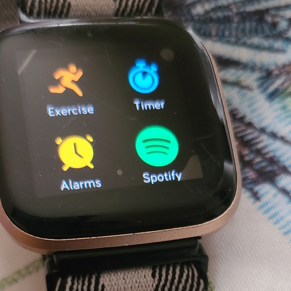 Fitbit versa 2 watch - Picture 3 of 3